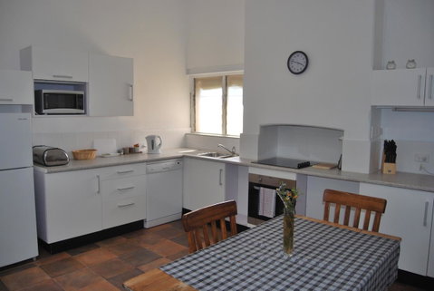 Jacaranda Cottage - ACT Tourism 8