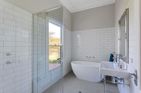 Grandview Accommodation - The Elm Tree Apartments - ACT Tourism 19