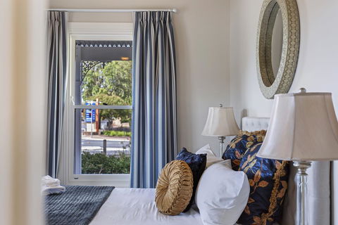 Grandview Accommodation - The Elm Tree Apartments - ACT Tourism 11