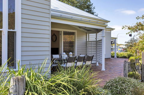 Grandview Accommodation - The Elm Tree Apartments - ACT Tourism 25