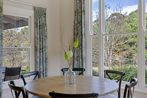 Grandview Accommodation - The Elm Tree Apartments - ACT Tourism 8