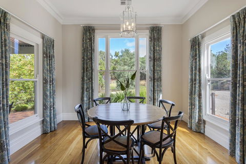 Grandview Accommodation - The Elm Tree Apartments - ACT Tourism 7