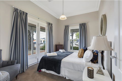 Grandview Accommodation - The Elm Tree Apartments - ACT Tourism 10
