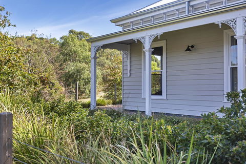 Grandview Accommodation - The Elm Tree Apartments - ACT Tourism 28