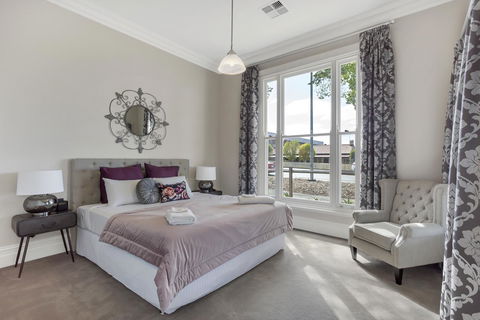 Grandview Accommodation - The Elm Tree Apartments - ACT Tourism 9