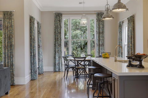 Grandview Accommodation - The Elm Tree Apartments - ACT Tourism 3