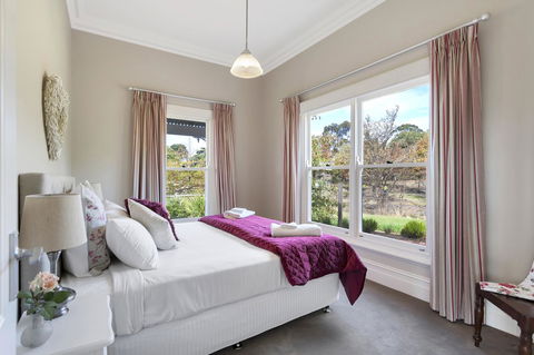 Grandview Accommodation - The Elm Tree Apartments - ACT Tourism 12