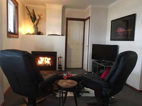 Wine And Roses Bed And Breakfast - ACT Tourism 29