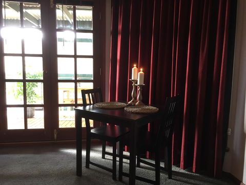 Wine And Roses Bed And Breakfast - ACT Tourism 33
