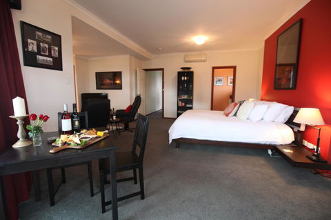 Wine And Roses Bed And Breakfast - ACT Tourism 31