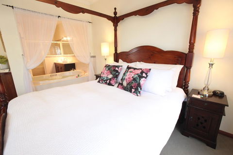 Wine And Roses Bed And Breakfast - ACT Tourism 17