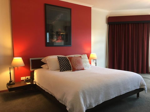 Wine And Roses Bed And Breakfast - ACT Tourism 28