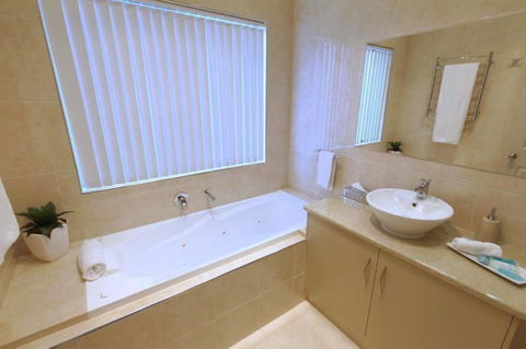Casavino Luxury Villa - ACT Tourism 26