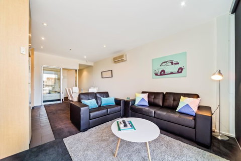 York Apartments - ACT Tourism 0