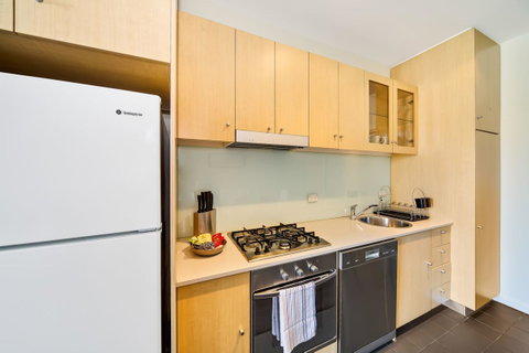 York Apartments - ACT Tourism 11