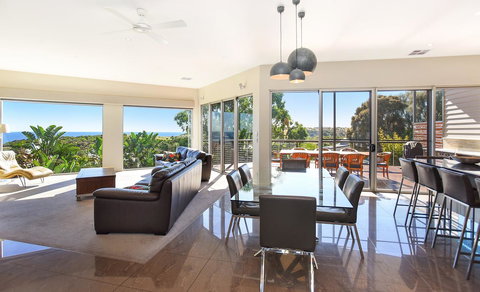 Lavina Luxury Beach House - ACT Tourism 1