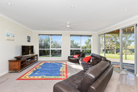 Lavina Luxury Beach House - ACT Tourism 11