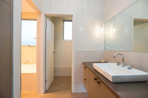 Lavina Luxury Beach House - ACT Tourism 27