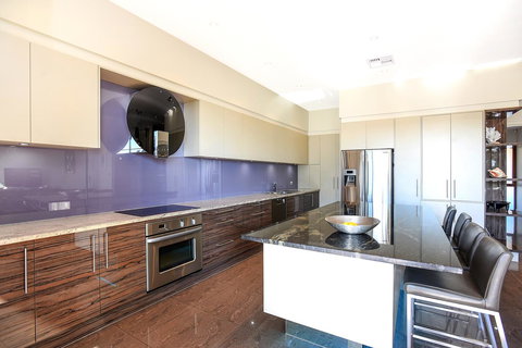 Lavina Luxury Beach House - ACT Tourism 9