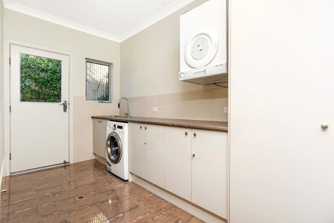 Lavina Luxury Beach House - ACT Tourism 30