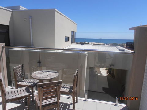 Atlantic West Beach Apartments - ACT Tourism 11