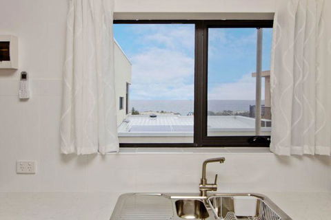 Atlantic West Beach Apartments - ACT Tourism 12
