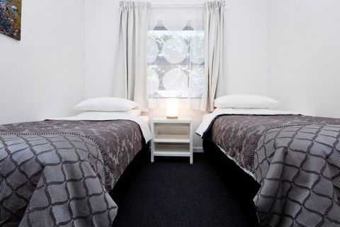 Atlantic West Beach Apartments - ACT Tourism 13