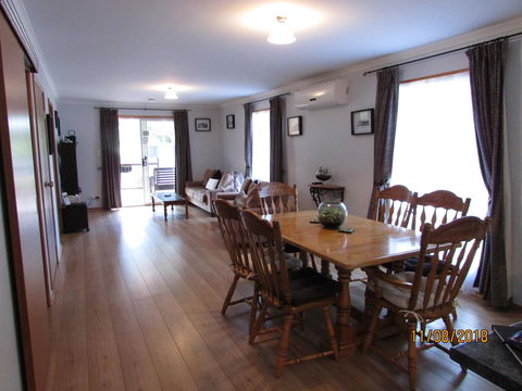 Lazy Days Cottage - Victor Harbor - ACT Tourism 4