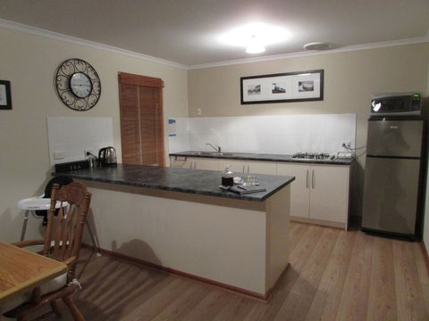 Lazy Days Cottage - Victor Harbor - ACT Tourism 14