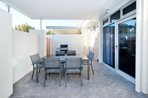Loxton Courthouse Apartments - ACT Tourism 18
