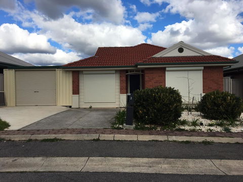 Windsor Gardens Home - ACT Tourism 17