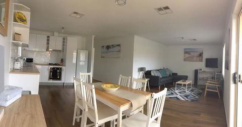 Windsor Gardens Home - ACT Tourism 9