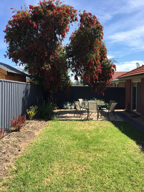 Windsor Gardens Home - ACT Tourism 13
