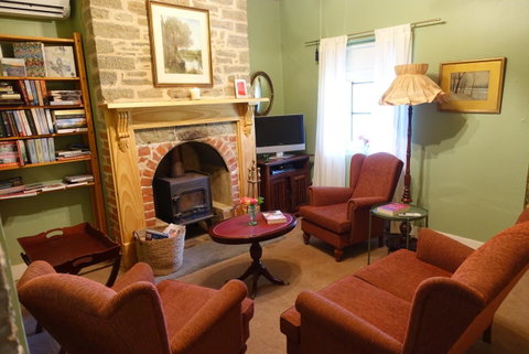 Amy\'s House Bed & Breakfast - ACT Tourism 12