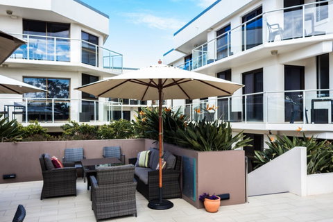Bayview Beachfront Apartments, In Town Right On The Beach - ACT Tourism 26