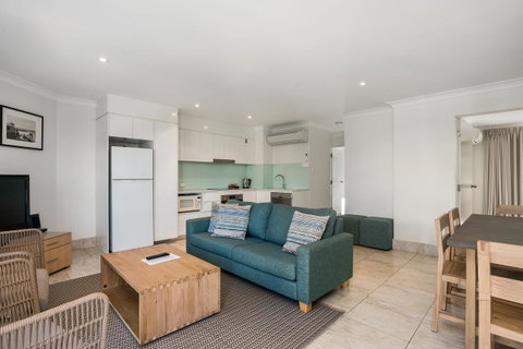 Bayview Beachfront Apartments, In Town Right On The Beach - ACT Tourism 41