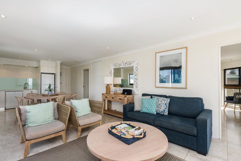 Bayview Beachfront Apartments, In Town Right On The Beach - ACT Tourism 32