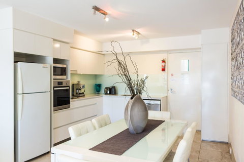 Bayview Beachfront Apartments, In Town Right On The Beach - ACT Tourism 42