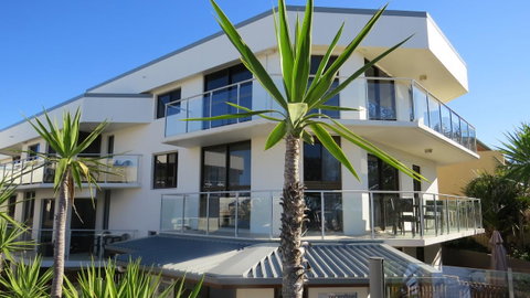 Bayview Beachfront Apartments, In Town Right On The Beach - ACT Tourism 14