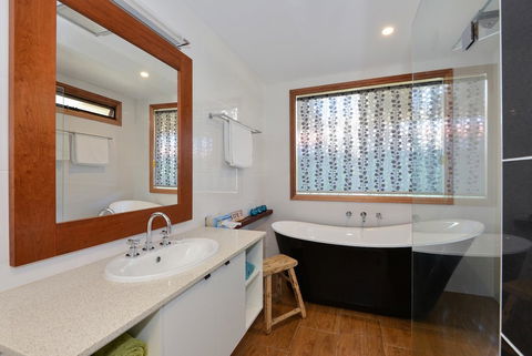 Trafalgar Premium Vintage Suites - ACT Tourism 5
