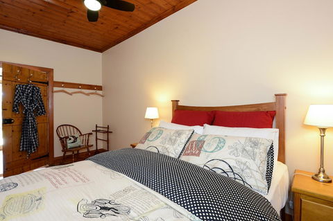Trafalgar Premium Vintage Suites - ACT Tourism 23