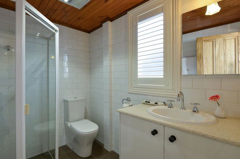 Trafalgar Premium Vintage Suites - ACT Tourism 16