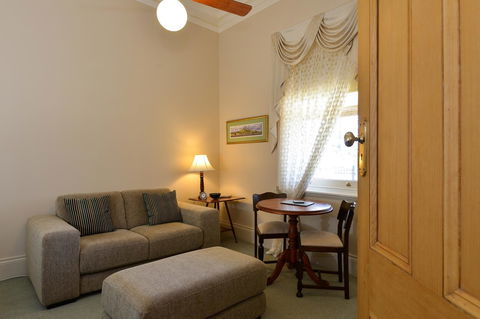 Trafalgar Premium Vintage Suites - ACT Tourism 25