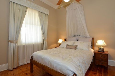 Trafalgar Premium Vintage Suites - ACT Tourism 7