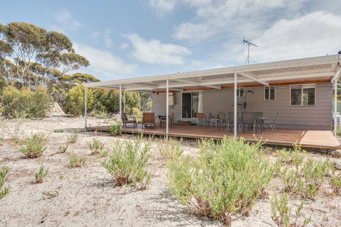 The Island House - ACT Tourism 6