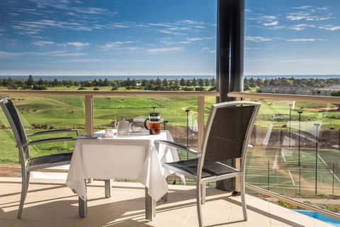 Lady Bay Hotel - ACT Tourism 1