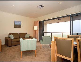 Lady Bay Hotel - ACT Tourism 6