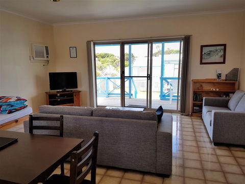 Marion Bay Holiday Villas - ACT Tourism 10