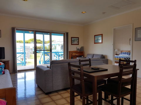 Marion Bay Holiday Villas - ACT Tourism 15
