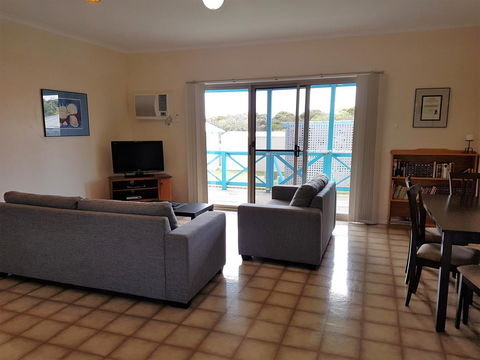 Marion Bay Holiday Villas - ACT Tourism 1